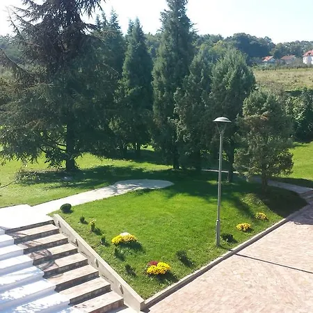 Radmilovac فندق 3*